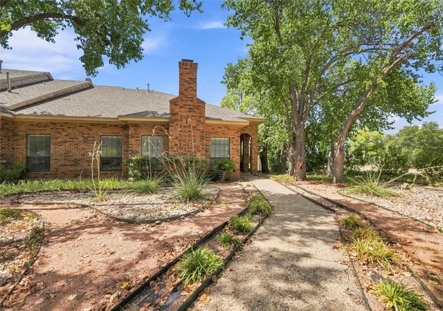 Photo 2 of Single family home for sale at 116 Lytle Pl Dr, Abilene, TX 79602 | MLS# 21376476 | Listing updated on 2026-10-09
