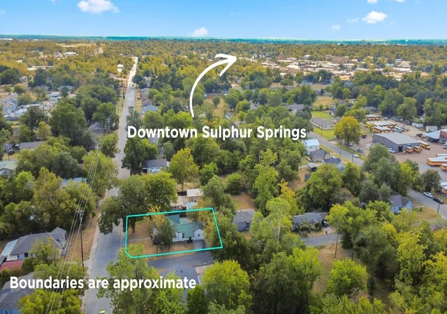 Photo 2 of Single family home for sale at 613 Houston St, Sulphur Springs, TX 75482 | MLS# 21376214 | Listing updated on 2026-09-03