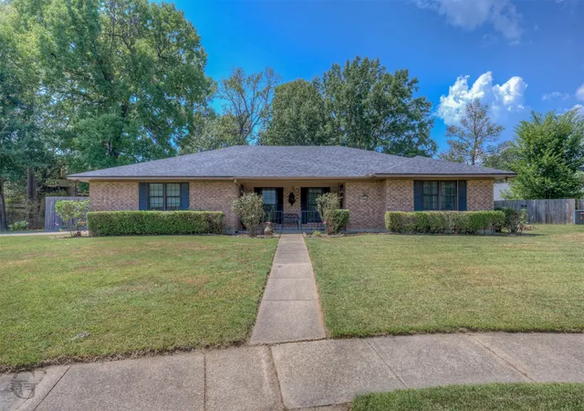 Photo 1 of Single family home for sale at 1814 Old Oaks St, Shreveport, LA 71119 | MLS# 21375750 | Listing updated on 2026-10-08