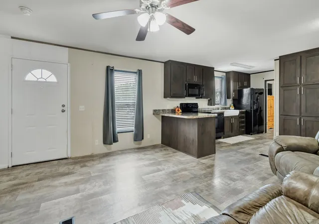Photo 3 of Manufactured home for sale at 8108 Scenic Ridge Ct, Cresson, TX 76035 | MLS# 21373302 | Listing updated on 2026-10-03