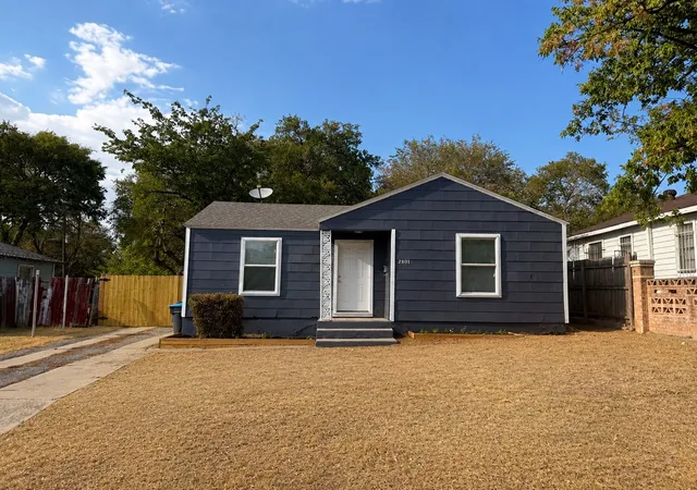 Single family home for sale at 2801 Burchill Rd S, Fort Worth, TX 76105 | MLS# 21376941