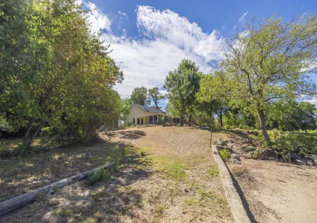 Photo 3 of Single family home for sale at 180 Vz County Rd 3734, Wills Point, TX 75169 | MLS# 21376936 | Listing updated on 2026-09-04