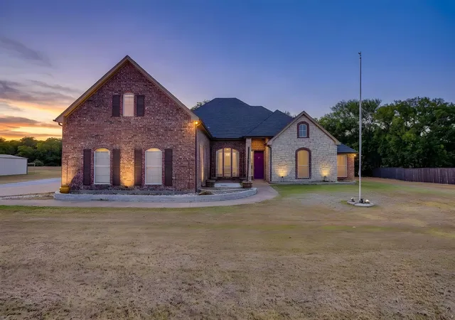 Photo 1 of Single family home for sale at 170 S Bear Crk Ln, Cresson, TX 76035 | MLS# 21351348 | Listing updated on 2026-09-19