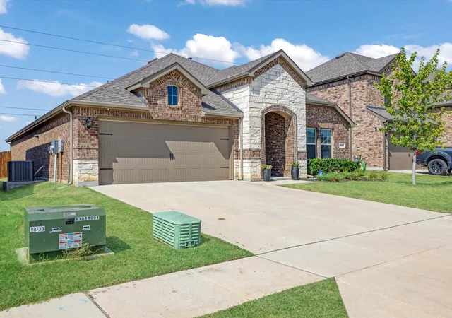 Photo 1 of Single family home for sale at 3257 Trails End Rd, Aubrey, TX 76227 | MLS# 21376955 | Listing updated on 2026-10-01