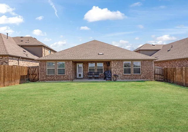 Photo 2 of Single family home for sale at 3257 Trails End Rd, Aubrey, TX 76227 | MLS# 21376955 | Listing updated on 2026-10-01
