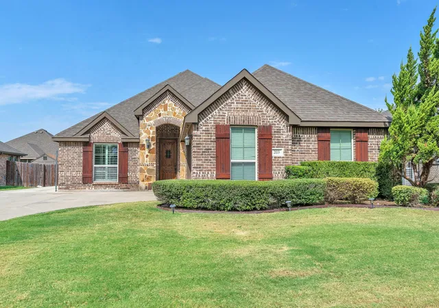 Photo 1 of Sale Pending at 203 Cambridge St, Waxahachie, TX 75165 | MLS# 21376782 | Listing updated on 2026-09-30