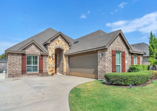 Photo 2 of Sale Pending at 203 Cambridge St, Waxahachie, TX 75165 | MLS# 21376782 | Listing updated on 2026-09-30