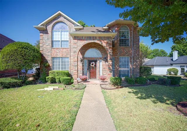Photo 1 of Single family home for sale at 105 Boulder Crk Dr, De Soto, TX 75115 | MLS# 21375403 | Listing updated on 2026-09-05