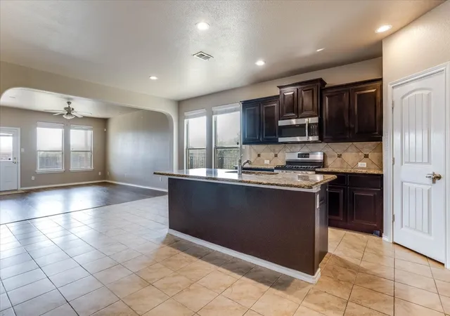 Photo 4 of Single family home for sale at 145 Hidden Crk Ct, Fort Worth, TX 76131 | MLS# 21376965 | Listing updated on 2026-09-04