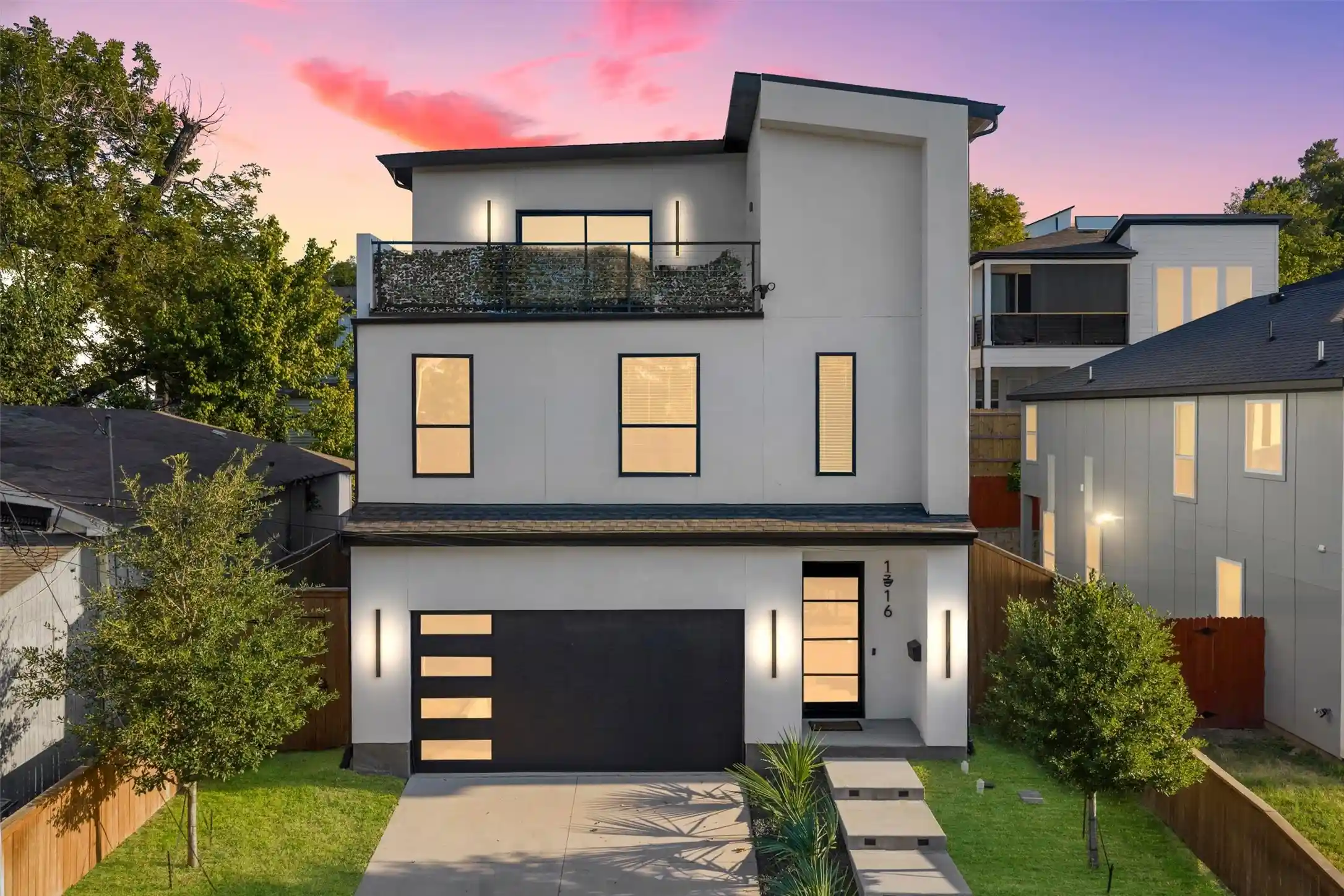Photo 1 of Single family home for sale at 1316 Valley St, Dallas, TX 75203 | MLS# 21376511 | Listing updated on 2026-10-28