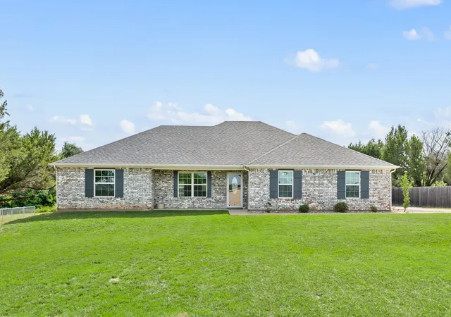 Photo 3 of Single family home for sale at 4000 Goliad Dr, Granbury, TX 76048 | MLS# 21376622 | Listing updated on 2026-10-06