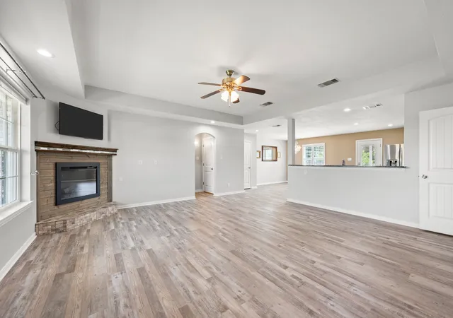 Photo 4 of Single family home for sale at 4000 Goliad Dr, Granbury, TX 76048 | MLS# 21376622 | Listing updated on 2026-10-06