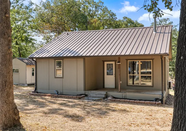 Photo 3 of Sale Pending at 211 David Crockett Trl, Honey Grove, TX 75446 | MLS# 21366323 | Listing updated on 2026-10-04