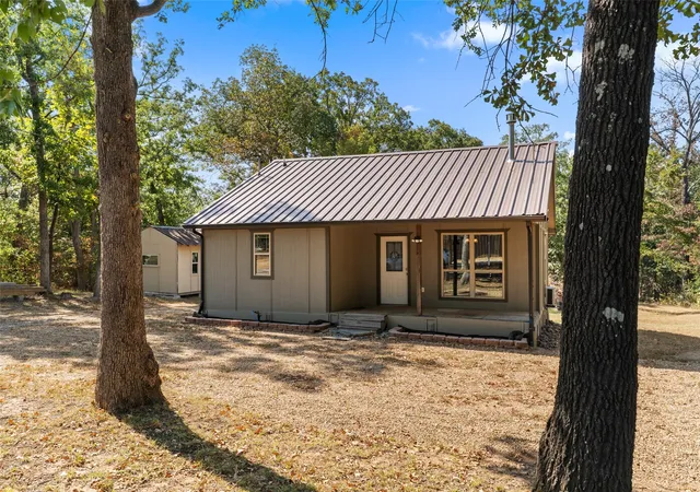 Sale Pending at 211 David Crockett Trl, Honey Grove, TX 75446 | MLS# 21366323 | Listing updated on 2026-10-04