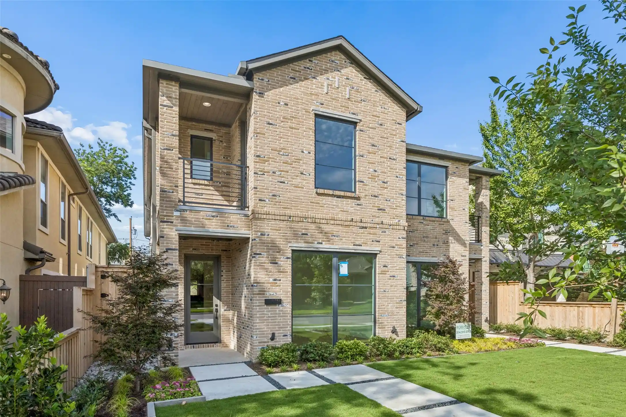 Photo 1 of Single family home for sale at 5514 Matalee Ave, Dallas, TX 75206 | MLS# 21376070 | Listing updated on 2026-10-24