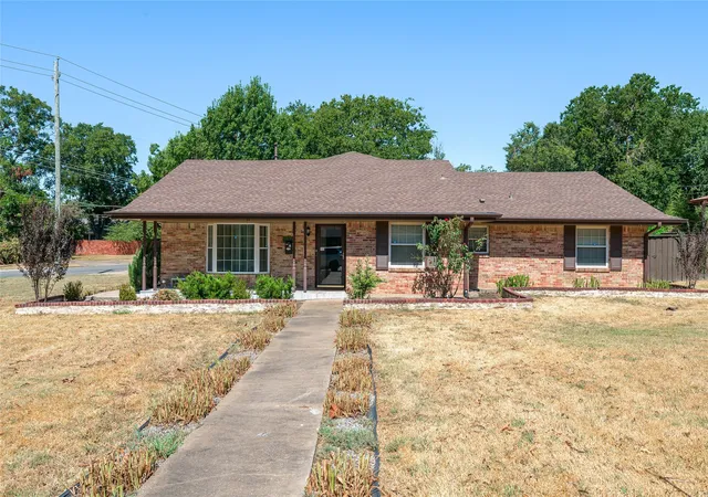 Photo 1 of Single family home for sale at 1423 W Shields Dr, Sherman, TX 75092 | MLS# 21377015 | Listing updated on 2026-09-28