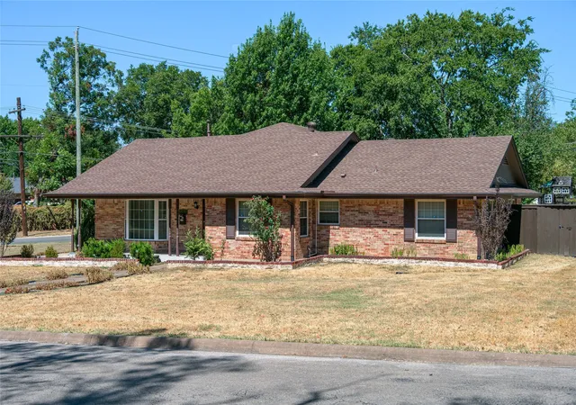 Photo 2 of Single family home for sale at 1423 W Shields Dr, Sherman, TX 75092 | MLS# 21377015 | Listing updated on 2026-09-28