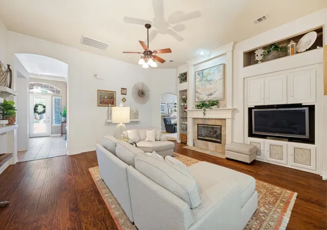 Photo 3 of Single family home for sale at 1869 Rio Blanco Dr, Frisco, TX 75033 | MLS# 21376979 | Listing updated on 2026-09-24