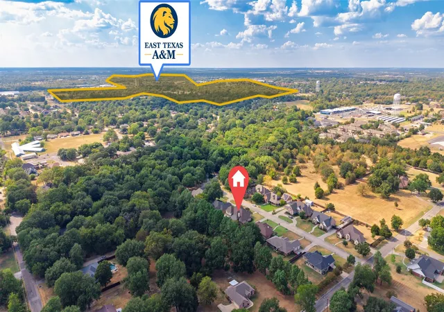 Photo 3 of Single family home for sale at 2007 Creekview Dr, Commerce, TX 75428 | MLS# 21377043 | Listing updated on 2026-09-04