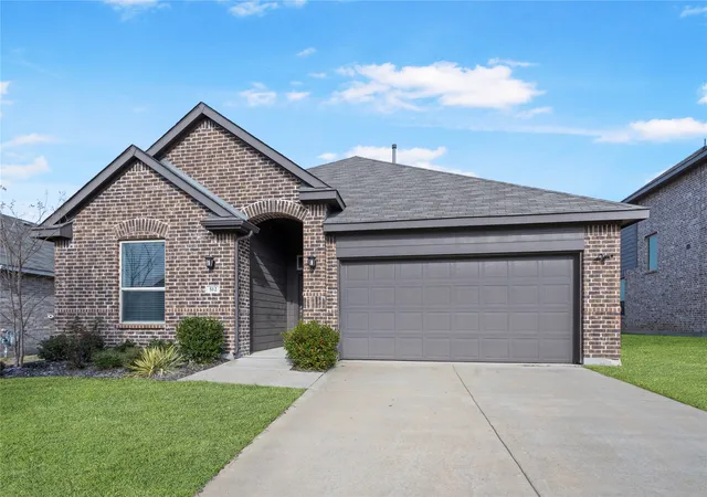 Photo 1 of Single family home for sale at 512 Mccoy Dr, Van Alstyne, TX 75495 | MLS# 21377013 | Listing updated on 2026-09-04