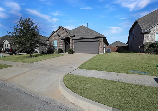 Photo 3 of Single family home for sale at 512 Mccoy Dr, Van Alstyne, TX 75495 | MLS# 21377013 | Listing updated on 2026-09-04
