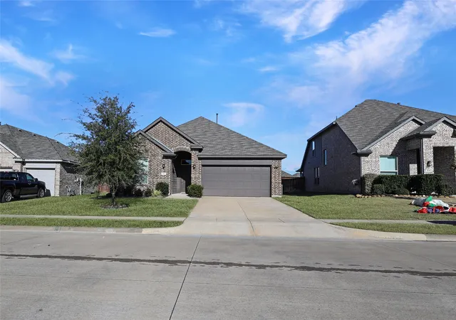 Photo 3 of Single family home for sale at 512 Mccoy Dr, Van Alstyne, TX 75495 | MLS# 21377013 | Listing updated on 2026-09-04