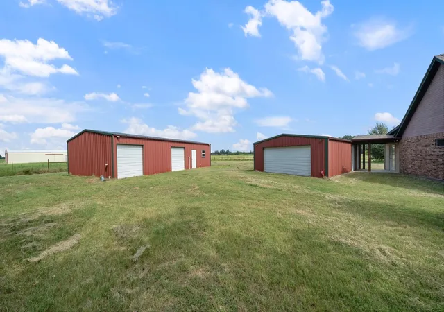 Photo 3 of Single family home for sale at 13733 County Rd 109, Kaufman, TX 75142 | MLS# 21375199 | Listing updated on 2026-09-04