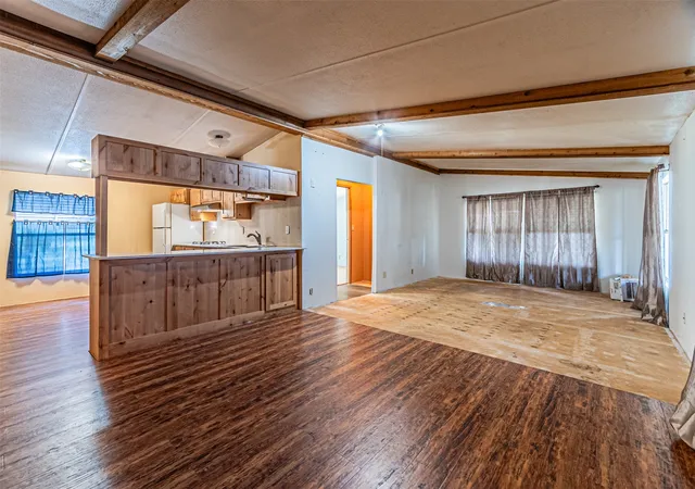 Photo 3 of Manufactured home for sale at 3007 Tanglewood Dr, Granbury, TX 76048 | MLS# 21377102 | Listing updated on 2026-09-04