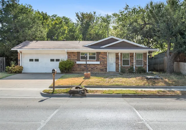 Photo 1 of Single family home for sale at 2409 Mccormick St, Denton, TX 76205 | MLS# 21376198 | Listing updated on 2026-09-23