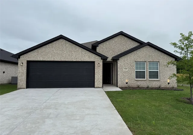 Photo 1 of Single family home for sale at 1305 Brad Kellar Dr, Greenville, TX 75402 | MLS# 21376900 | Listing updated on 2026-09-04