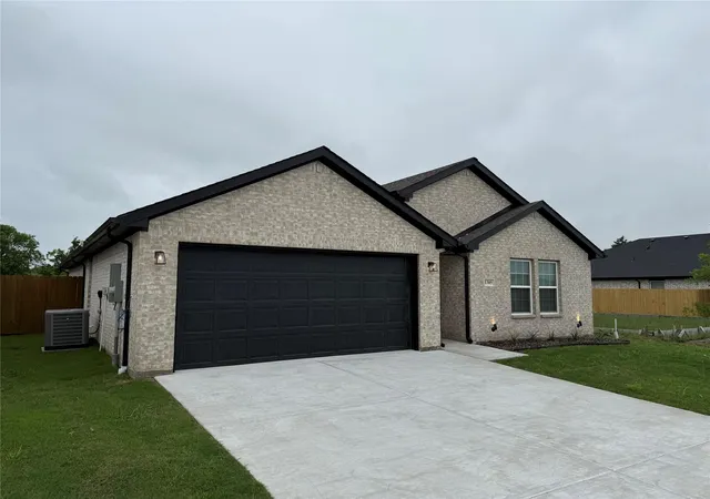 Photo 2 of Single family home for sale at 1305 Brad Kellar Dr, Greenville, TX 75402 | MLS# 21376900 | Listing updated on 2026-09-04