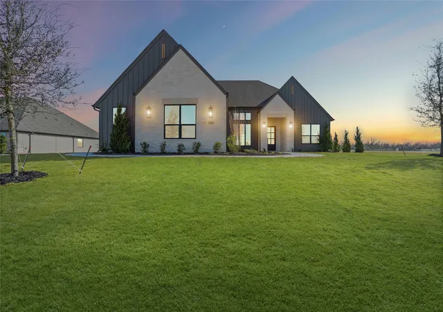Photo 1 of Single family home for sale at 1100 Beginnings Dr, Granbury, TX 76049 | MLS# 21370842 | Listing updated on 2026-09-04