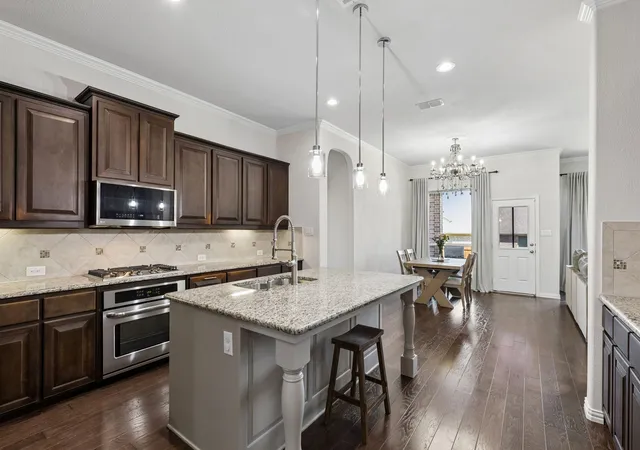 Photo 3 of Single family home for sale at 200 Gill Point Ln, Aledo, TX 76008 | MLS# 21376675 | Listing updated on 2026-10-05