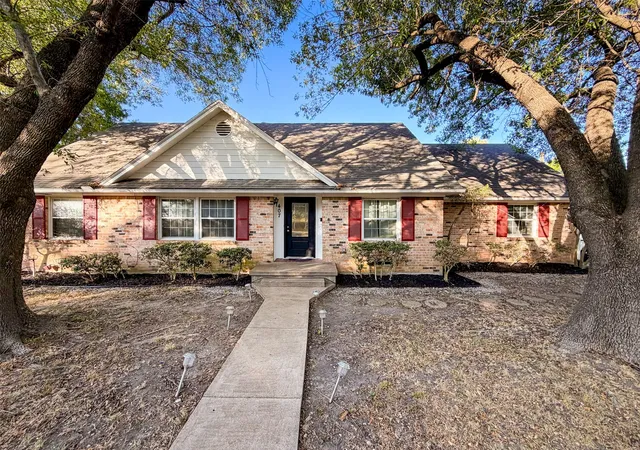 Photo 1 of Single family home for sale at 407 John Arden Dr, Waxahachie, TX 75165 | MLS# 21377040 | Listing updated on 2026-10-04