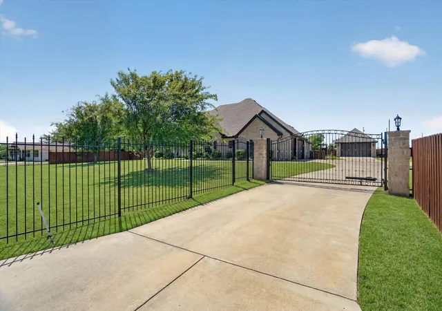 Photo 3 of Single family home for sale at 2000 Adams Ln S, Azle, TX 76020 | MLS# 21377150 | Listing updated on 2026-09-04