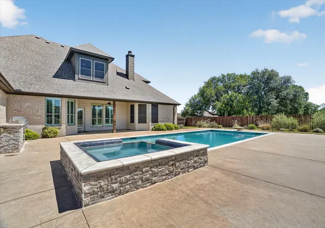 Photo 3 of Single family home for sale at 2000 Adams Ln S, Azle, TX 76020 | MLS# 21377150 | Listing updated on 2026-09-04