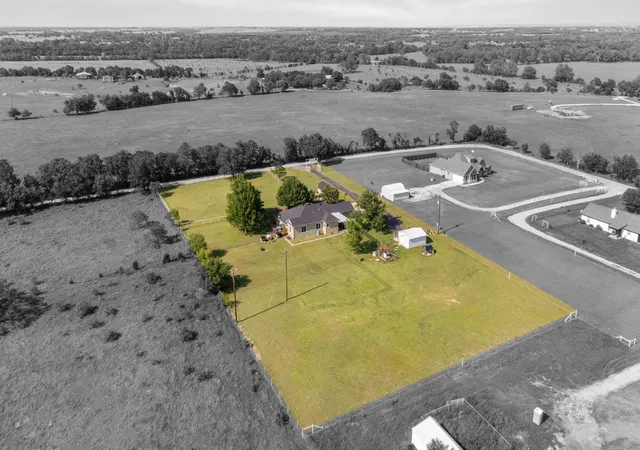 Photo 1 of Single family home for sale at 258 Bobcat Rd, Sanger, TX 76266 | MLS# 21377203 | Listing updated on 2026-09-04
