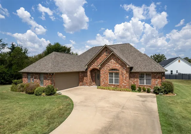 Photo 1 of Sale Pending at 26 Oakwood Ln, Mount Vernon, TX 75457 | MLS# 21376977 | Listing updated on 2026-09-24