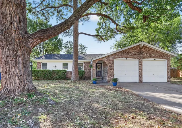Photo 3 of Single family home for sale at 441 Nathan St, Burleson, TX 76028 | MLS# 21366823 | Listing updated on 2026-10-08