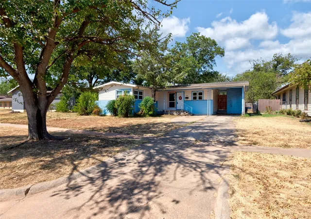Photo 2 of Single family home for sale at 1134 S Pioneer Dr, Abilene, TX 79605 | MLS# 21373819 | Listing updated on 2026-09-30
