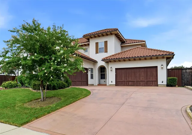 Photo 2 of Single family home for sale at 667 Creekway Dr, Irving, TX 75039 | MLS# 21368726 | Listing updated on 2026-09-05
