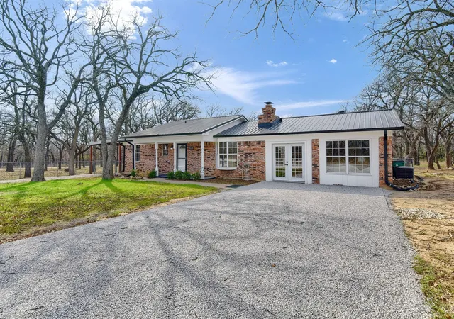 Photo 2 of Single family home for sale at 191 Seneca Trl S, Nocona, TX 76255 | MLS# 21377199 | Listing updated on 2026-09-04