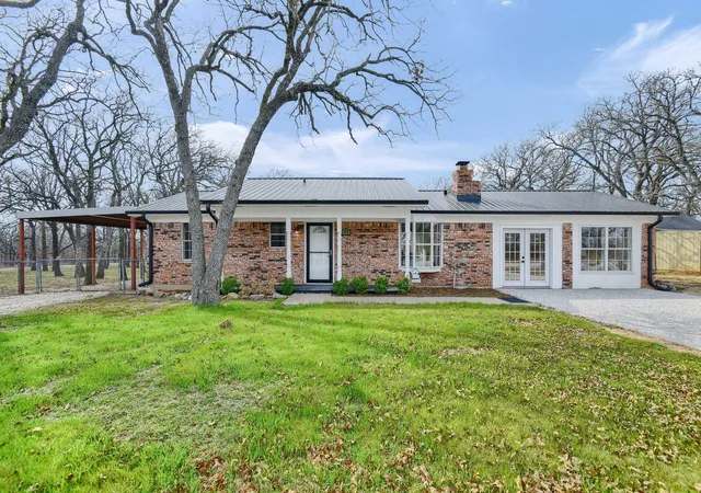 Photo 3 of Single family home for sale at 191 Seneca Trl S, Nocona, TX 76255 | MLS# 21377199 | Listing updated on 2026-09-04