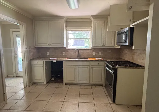 Photo 2 of Sale Pending at 719 Kimbrough St, Shreveport, LA 71104 | MLS# 21376952 | Listing updated on 2026-10-07