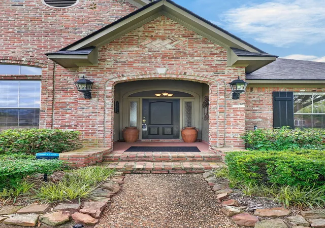 Single family home for sale at 603 Strasbourg Cir, Shreveport, LA 71115 | MLS# 21376350