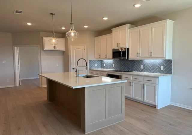 Photo 3 of Single family home for sale at 532 Vista Ridge Dr, Weatherford, TX 76087 | MLS# 21377325 | Listing updated on 2026-10-07