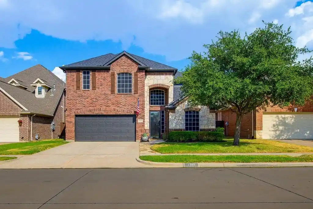 Photo 1 of Single family home for sale at 1906 Fountain Wood Dr, Euless, TX 76039 | MLS# 21338467 | Listing updated on 2026-10-21