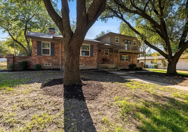Photo 2 of Single family home for sale at 501 Ridgeview Dr, Rockwall, TX 75087 | MLS# 21374927 | Listing updated on 2026-09-22