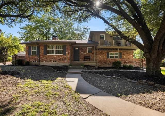 Photo 3 of Single family home for sale at 501 Ridgeview Dr, Rockwall, TX 75087 | MLS# 21374927 | Listing updated on 2026-09-22