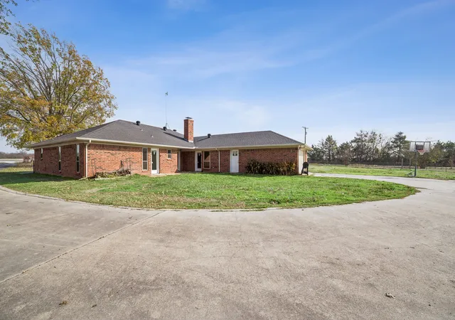Photo 3 of Single family home for sale at 8076 Fm 35 Rd, Royse City, TX 75189 | MLS# 21374815 | Listing updated on 2026-09-23